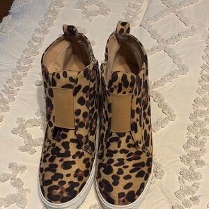Women’s Leopard Print High-Top Slip-On Sneakers - Tan/Black